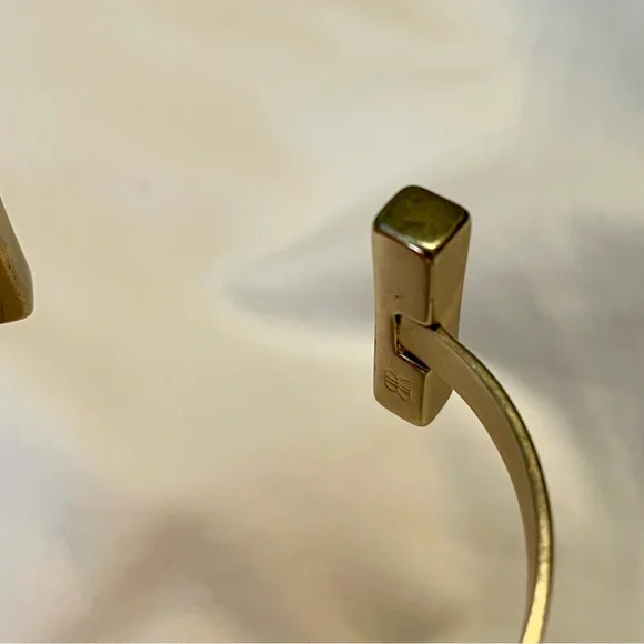 *EUC* Banana Republic Gold Plated Open End “T” Bar Cuff Bracelet-Diameter 2 3/4” - Picture 8 of 8